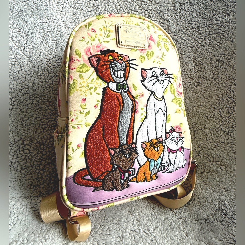 LIKE NEW! 🐈 Disney Aristocats Sherpa Loungefly Mini Backpack 🐱🐈‍⬛